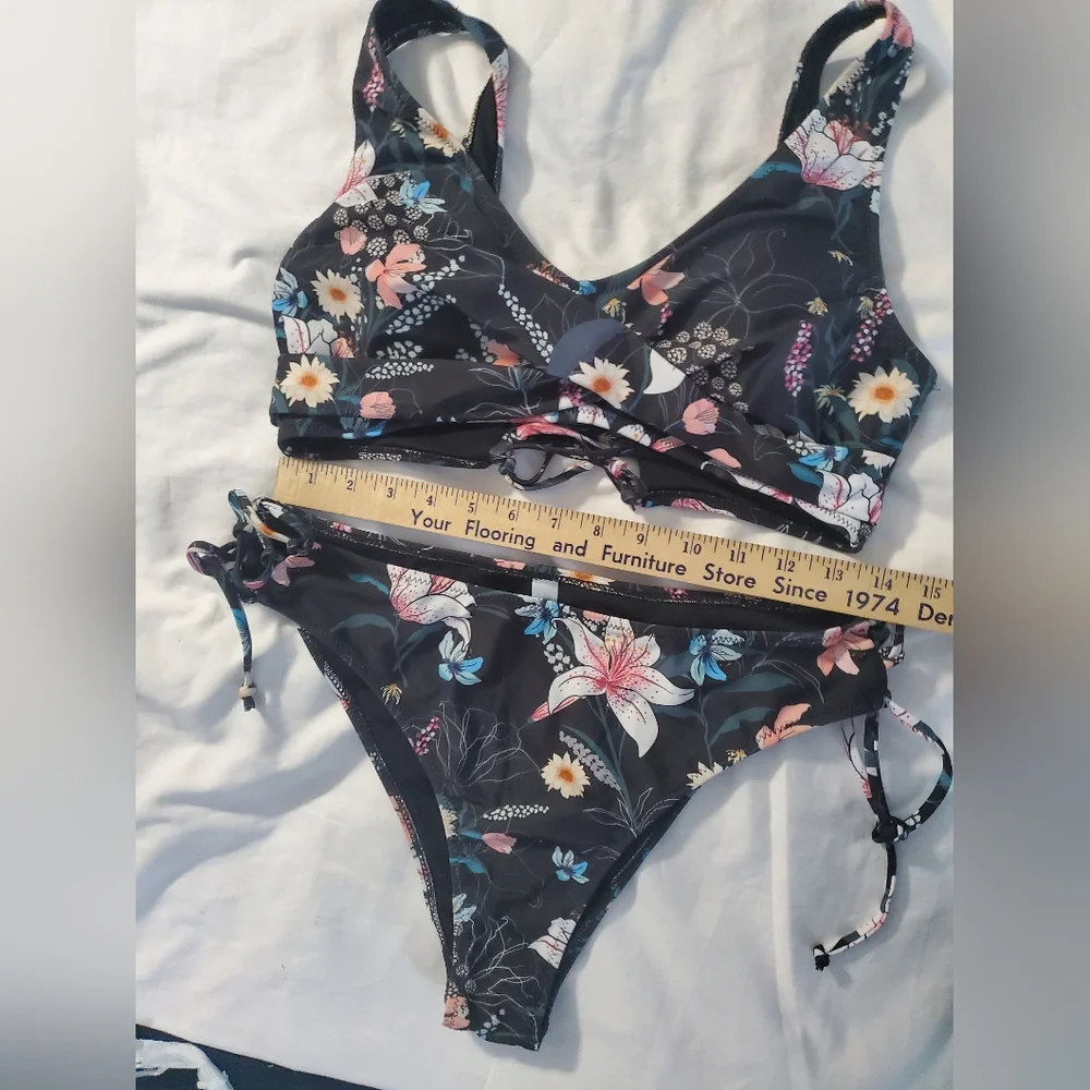 : 2 pc Beach sissi twist front bikini swimsuit w/ cups & adjustable ties size L